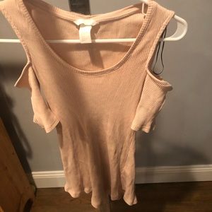 H & M Size Small ribbed opened shoulder shirt.